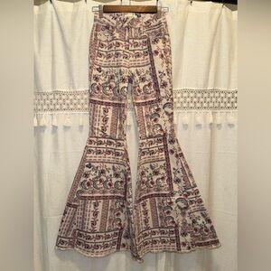 Women’s Shyanne Floral Pattern Flare Jeans